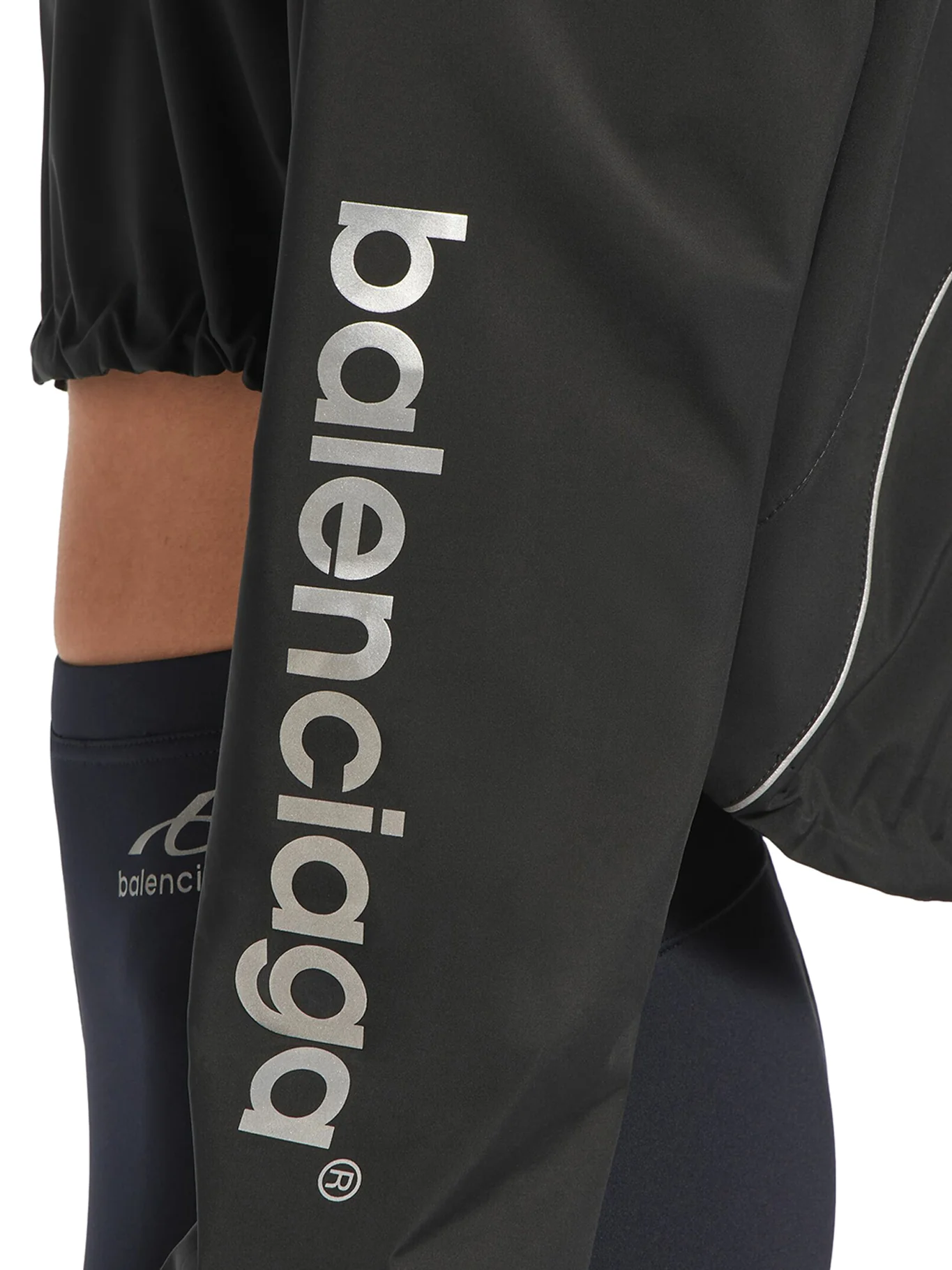 TECHWEAR CROPPED JACKET IN BLACK - Image 6