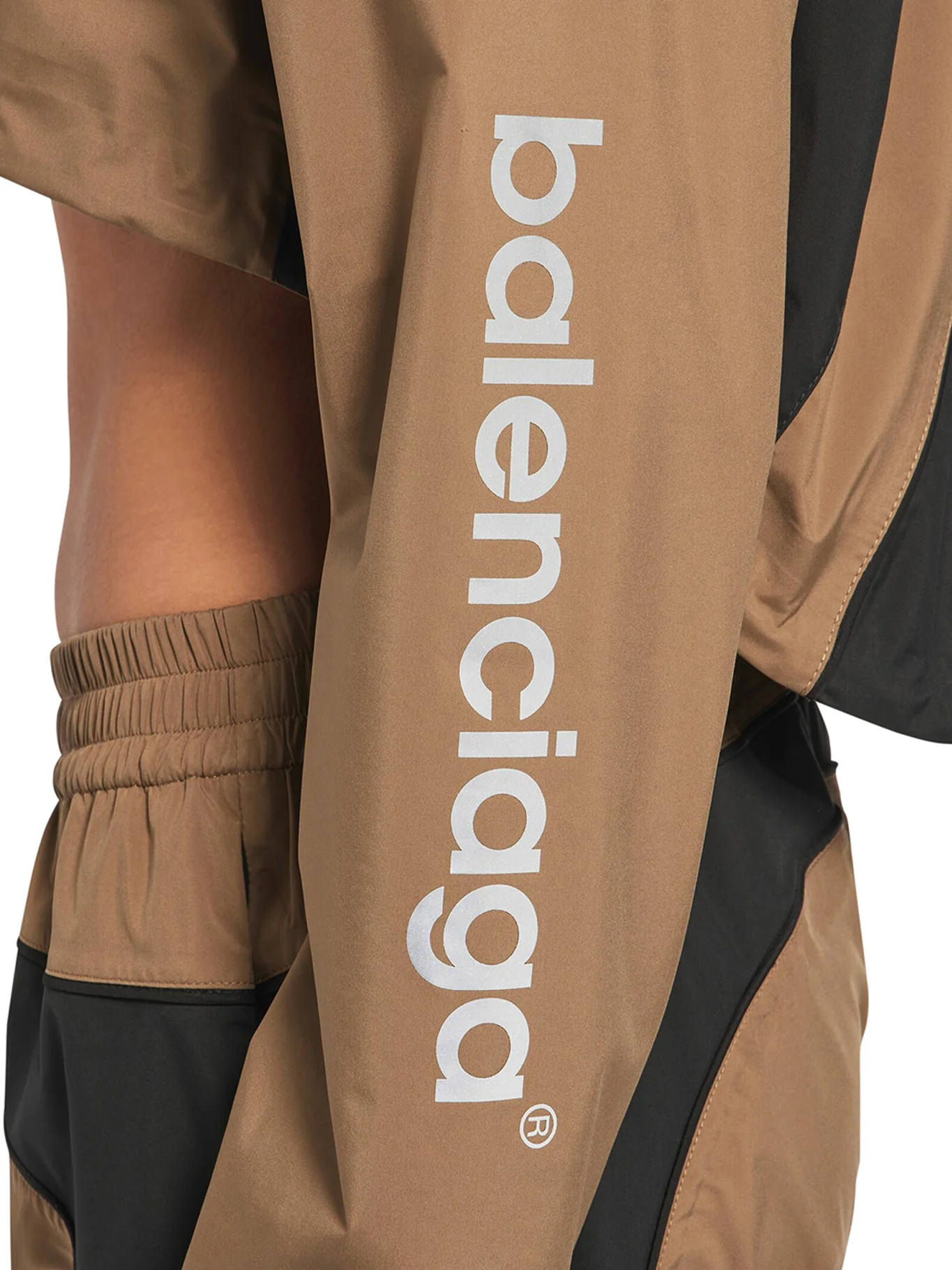 TECHWEAR CROPPED JACKET IN CAMEL - Image 6